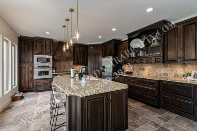 Building Photo - Gorgeous 5 Bed 5 Bath Home in Olathe-Comin...