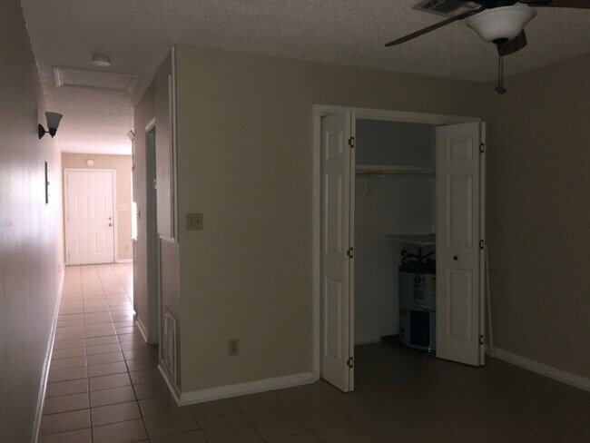 Building Photo - 310 Ella St