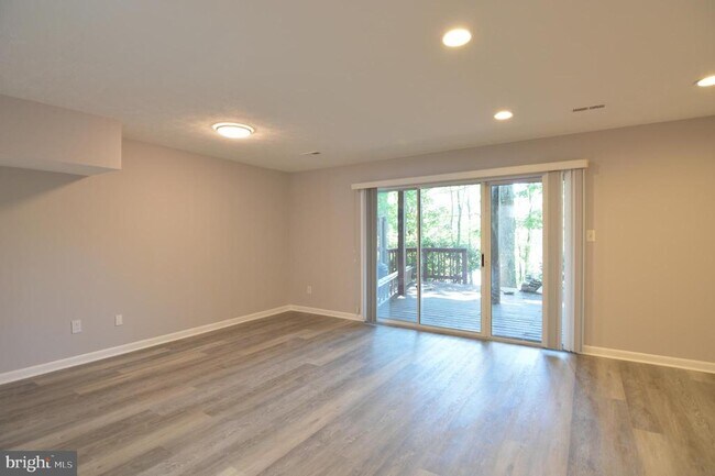 Building Photo - 13326 Waterside Cir