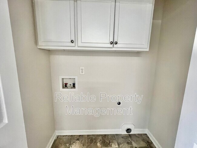 Building Photo - 1703 Foxwood Dr