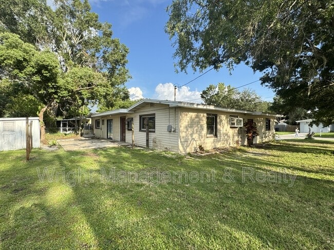 Building Photo - 427 Country Club Dr