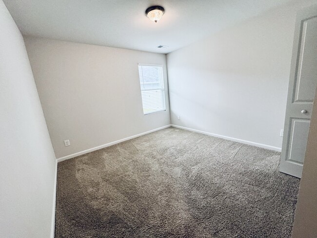Building Photo - 136 Foxford Dr