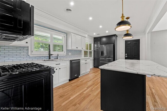 Building Photo - 5722 Raven Rd