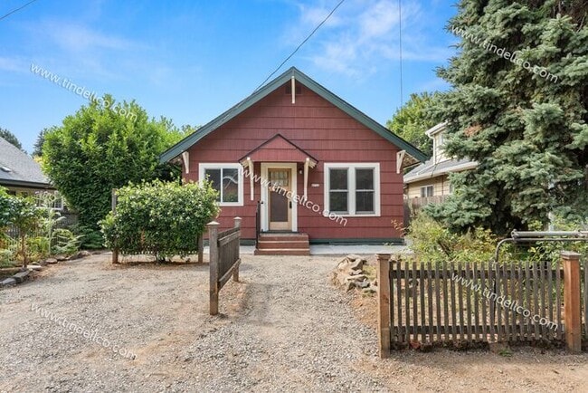 Building Photo - Spacious & Stylish 3-Bedroom Home with Upd...