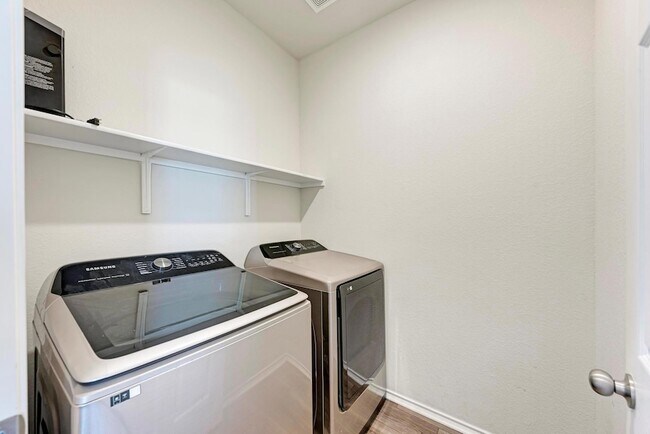 Building Photo - 201 Pivot Dr