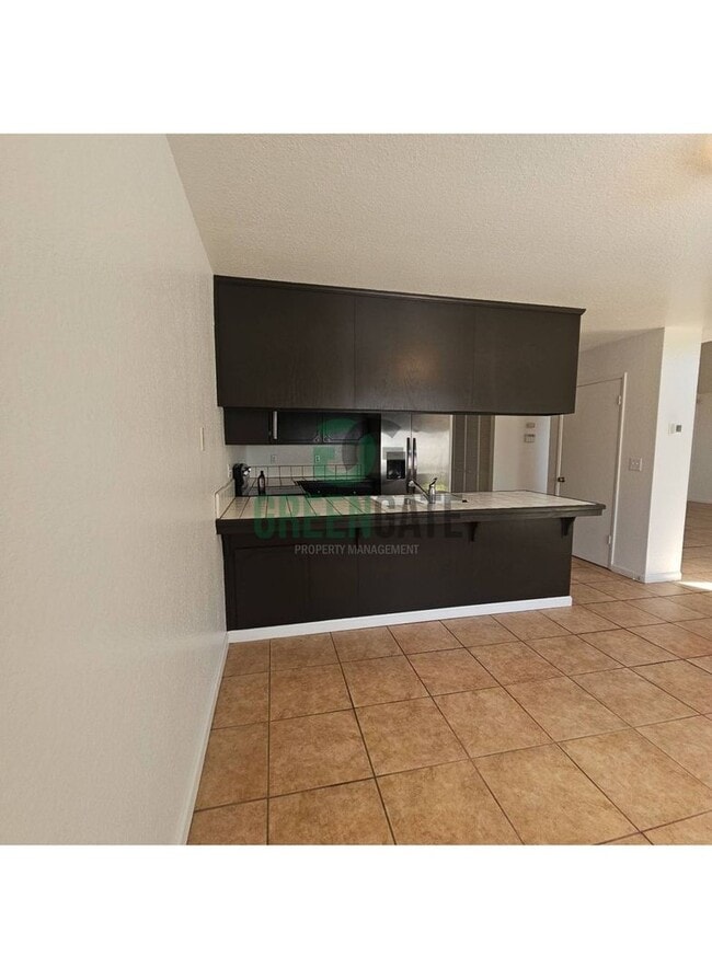 Building Photo - Beautiful 3 BEDROOM 2.5 BATH HOME IN MODES...