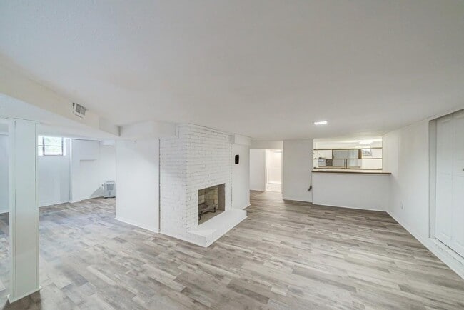 Building Photo - 254 Richardson Rd NW