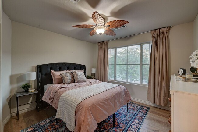 Building Photo - Spacious Summerlin Home Featuring Casita a...