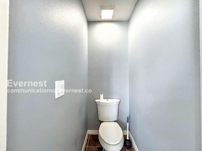 Building Photo - 2806 Polson Dr