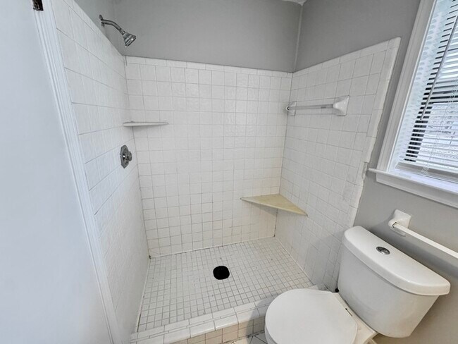 Building Photo - 4964 Barkshire Dr