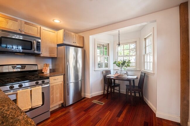 Building Photo - 4 Blaney St