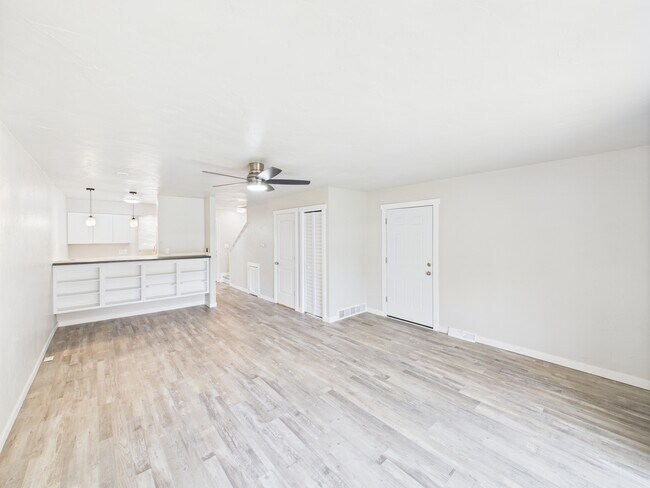 Building Photo - 1044 Coronado Pkwy S