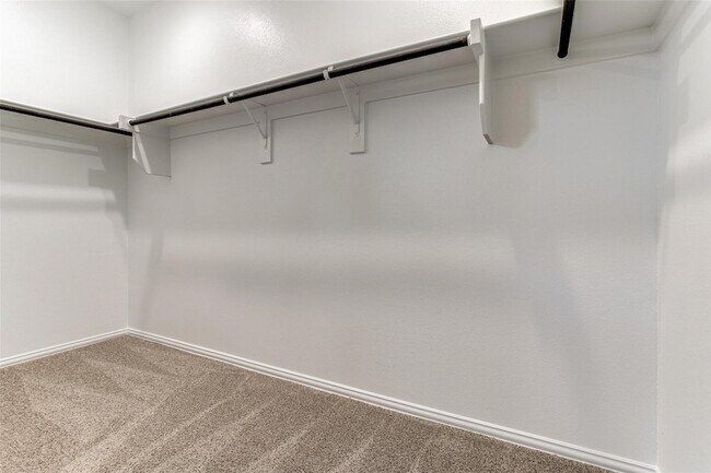 Building Photo - 612 McKenna Dr