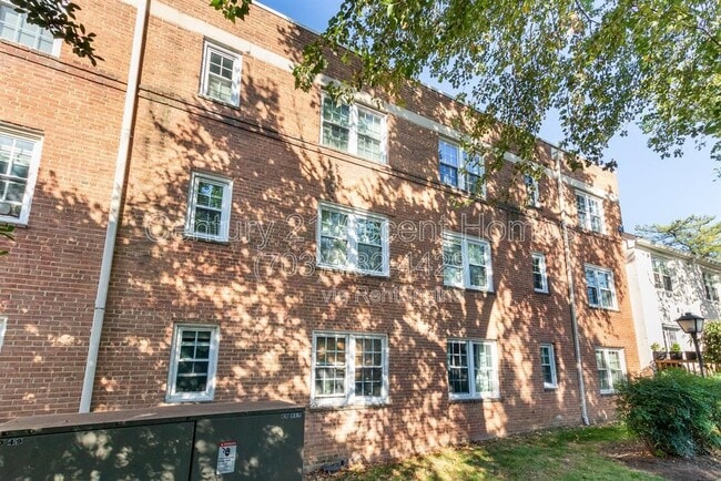 Building Photo - 1303 S Walter Reed Dr