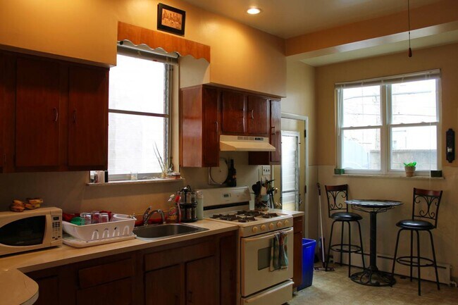 Building Photo - Well-maintained Passyunk Square 3 Bedroom ...