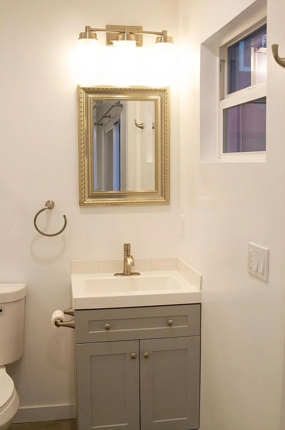 Building Photo - 5246 Canoga Ave