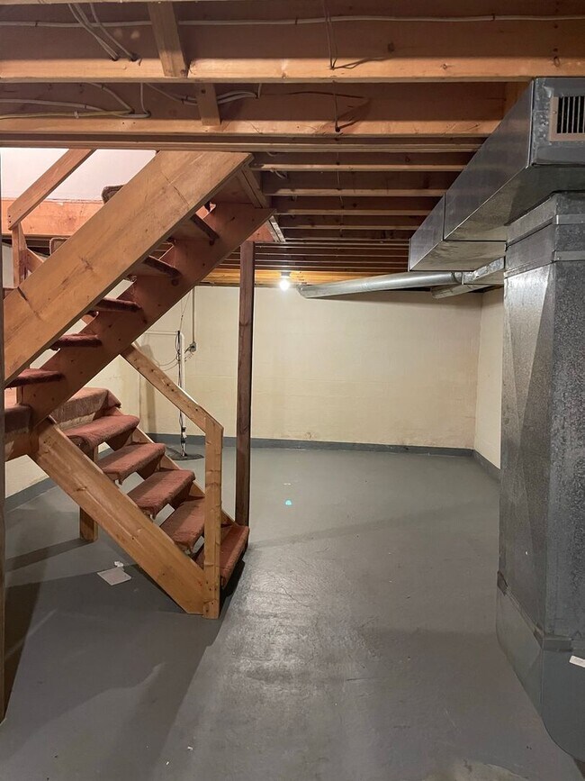 Building Photo - 3140 W 40th St