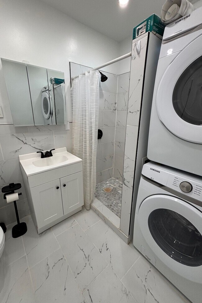 Building Photo - 2 Hasbrouck Ave