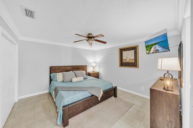 Building Photo - 1350 Riverside Cir