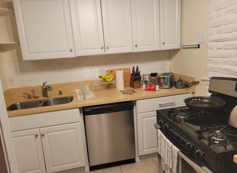 Building Photo - 1430 Manhattan Beach Blvd