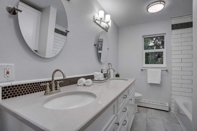 Building Photo - 2716 Parklake Dr