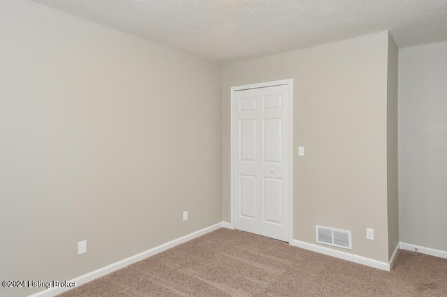 Building Photo - 5613 Ree Dr