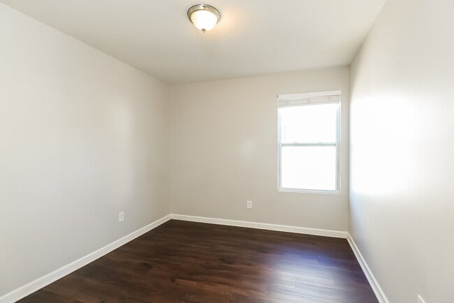 Building Photo - 252 Ranlo Ave