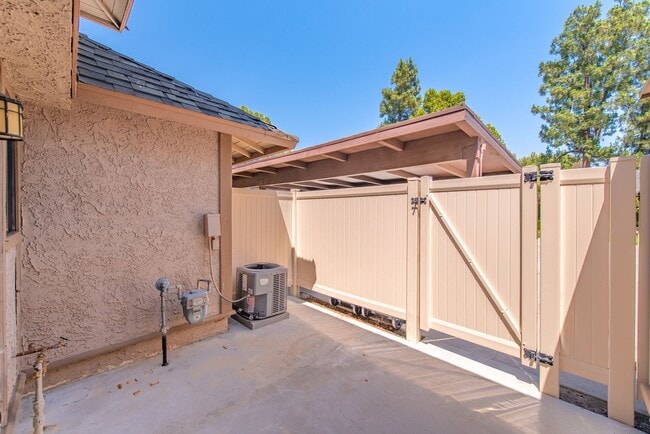 Building Photo - 28763 Conejo View Dr