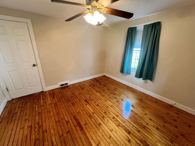 Building Photo - Beautiful Single Family Home in East Sprin...