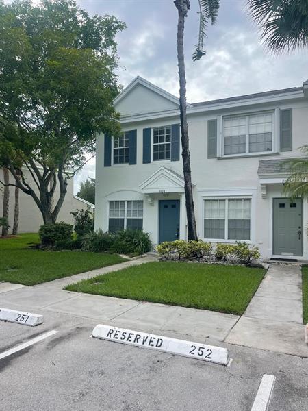 Building Photo - 8021 Sanibel Dr