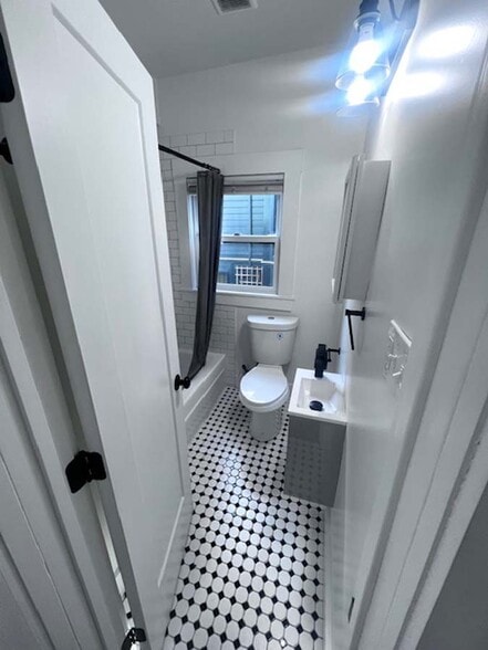 Building Photo - 1301 Adeline St