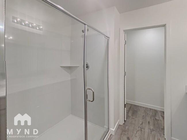Building Photo - 8814 Portia Dr