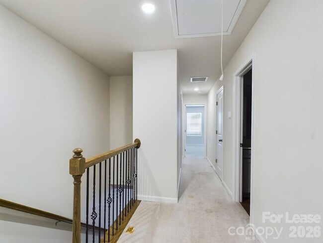 Building Photo - 15611 Country House St