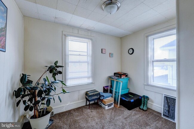 Building Photo - 220 Hazel Ave