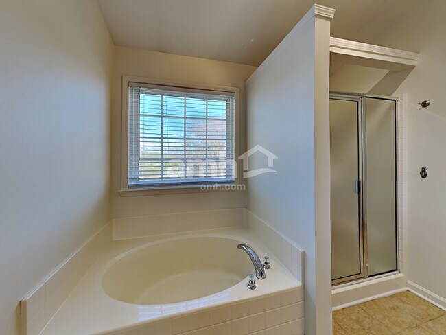 Building Photo - 8 Red Jonathan Ct