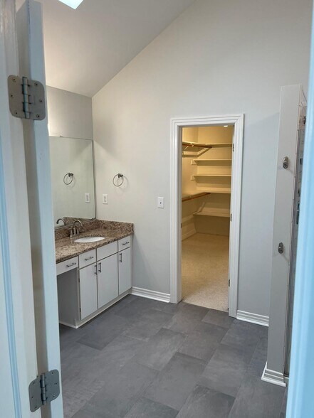 Building Photo - 404 Grace Ave