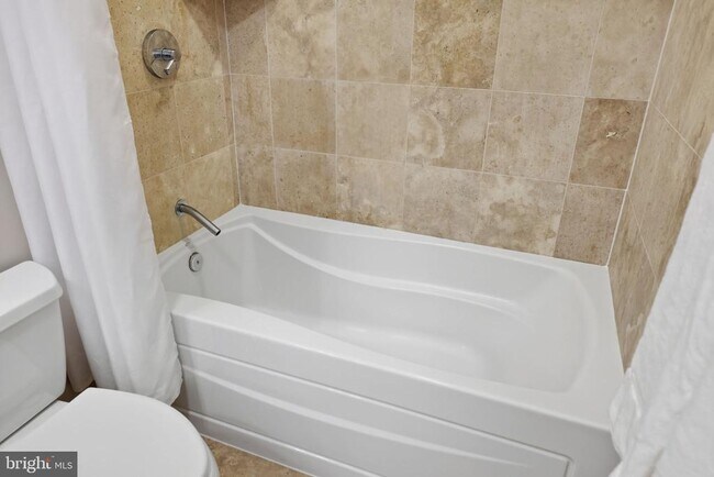 Building Photo - 2200 N Westmoreland St