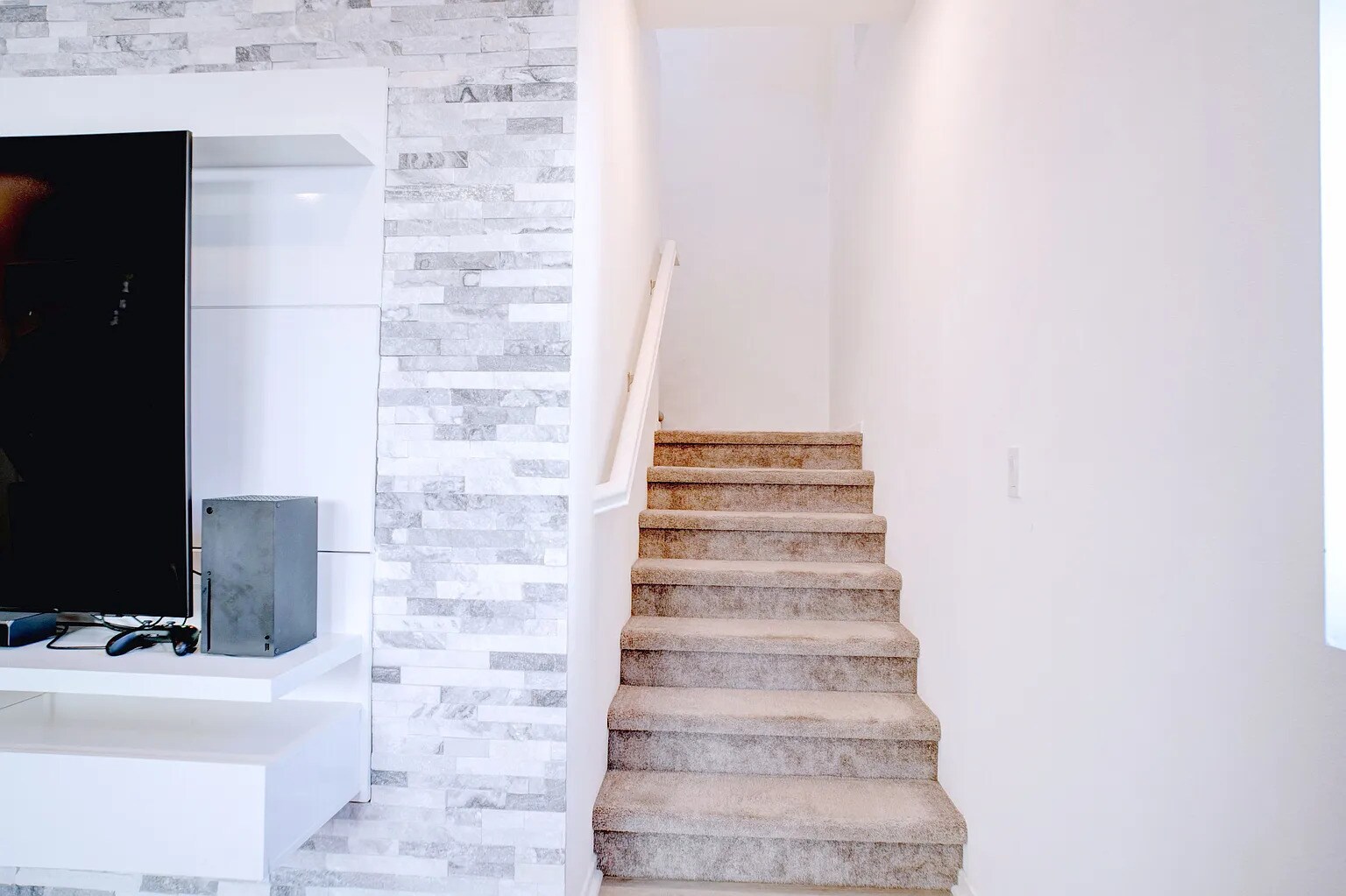 Building Photo - 5503 Sandcliff Ln