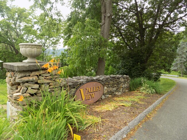 Building Photo - 34 Valley Dr