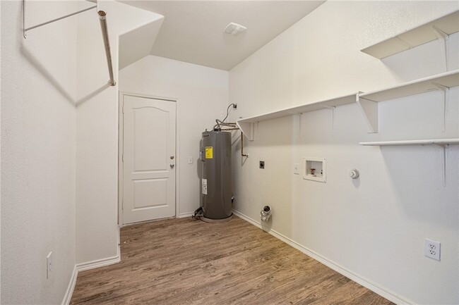 Building Photo - 8109 Verbank Villa