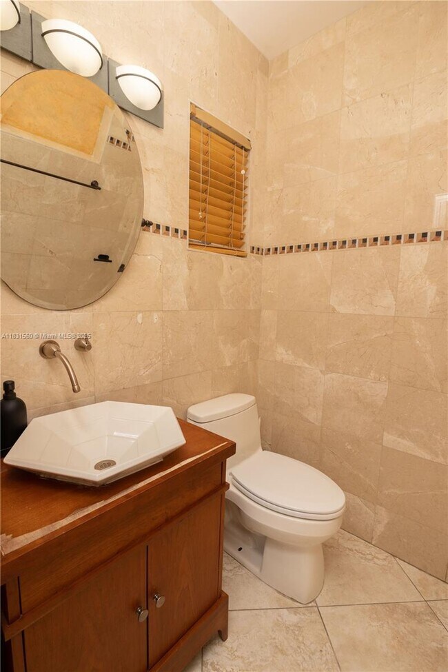 Building Photo - 413 Tamarind Dr