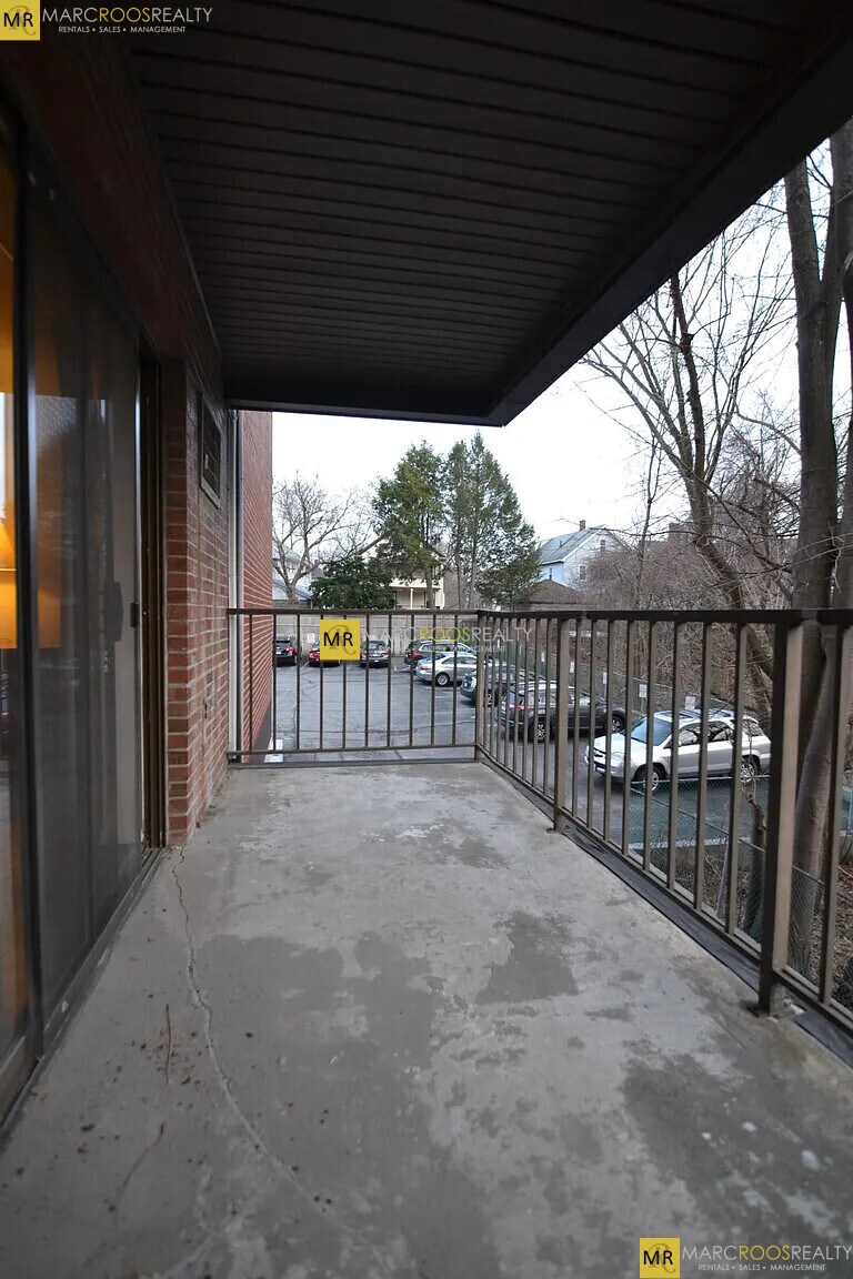 Building Photo - 12 Pond Ln