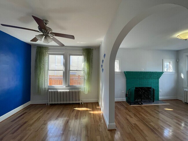 Building Photo - Charming 4BR, 2.5BA Bungalow in the Heart of Mount Rainier!