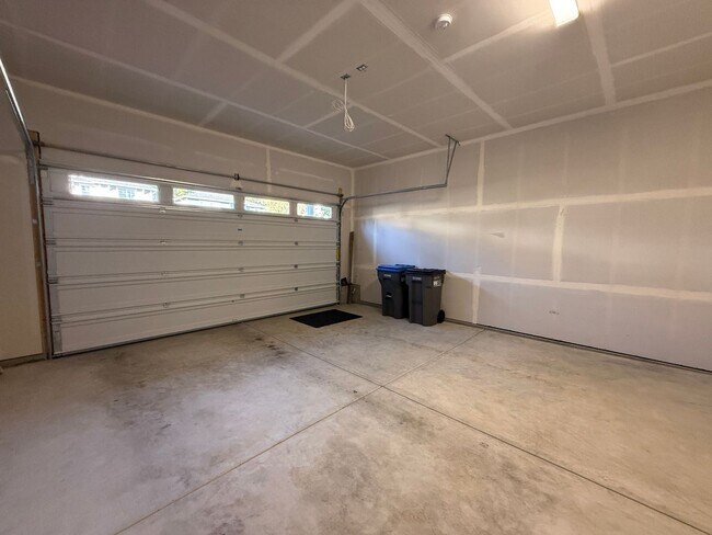 Building Photo - Hogan Heights Community 4 Bed 3.5 Bath