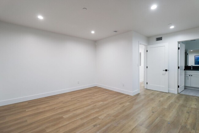 Building Photo - 4647 Pickford St