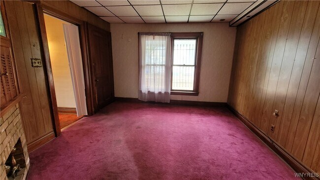 Building Photo - 325 Box Ave