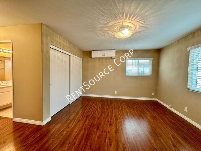 Building Photo - 3 Bedroom (2 Masters), 3 Full Bath House f...