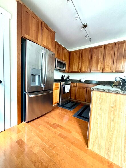Building Photo - 1455 Mews Ct