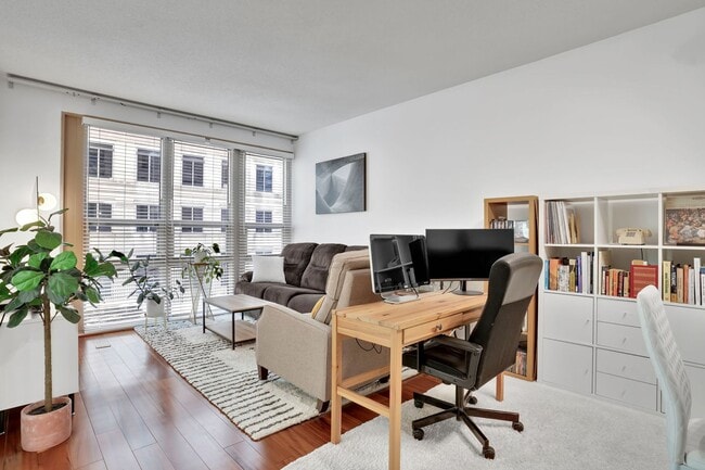 Building Photo - Luxury Living in the Heart of Ballston