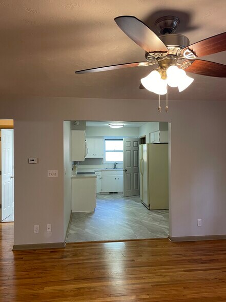 Building Photo - 864 S 45th St